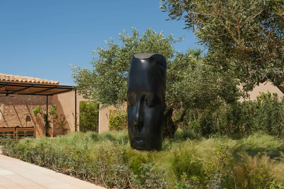 Zona de comedor en la terraza del jardín
