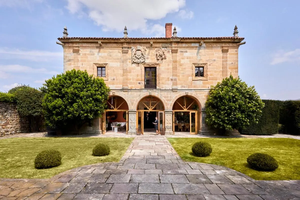 Helguera Palacio Boutique & Antique — imagen 1