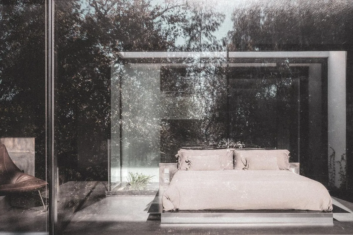 Piscina y jardines