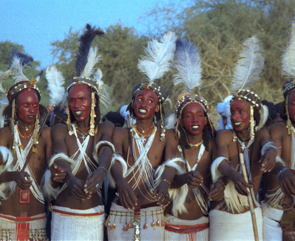 Descubriendo la fascinante celebración del Gerewol: Un viaje al corazón del desierto del Sahara