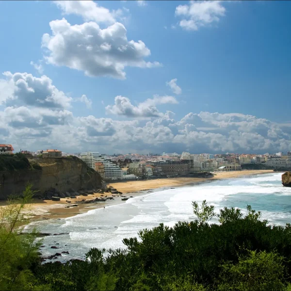 Biarritz (Pyrénées-Atlantiques): View from Esplanade Elisabeth II / Nicolas G. Mertens. This picture is not in the public domain. If you want to use this picture outside of Wikipedia, please read the Licensing section just below. In particular, "You must give appropriate credit, provide a link to the license, and indicate if changes were made. You may do so in any reasonable manner, but not in any way that suggests the licensor endorses you or your use."