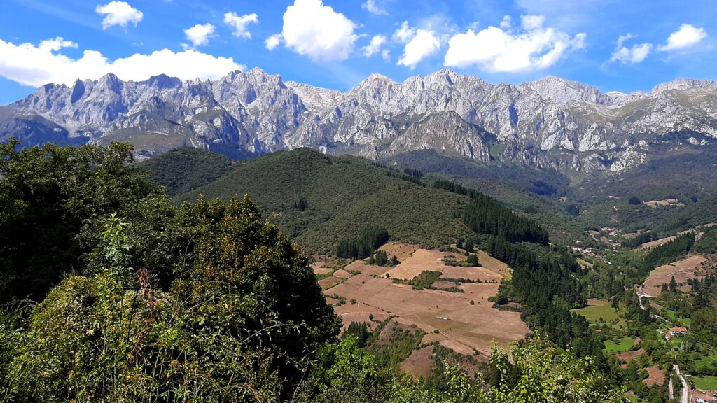 Featured image for Picos de Europa: Un Paraíso Terrenal entre Nubes y Leyendas